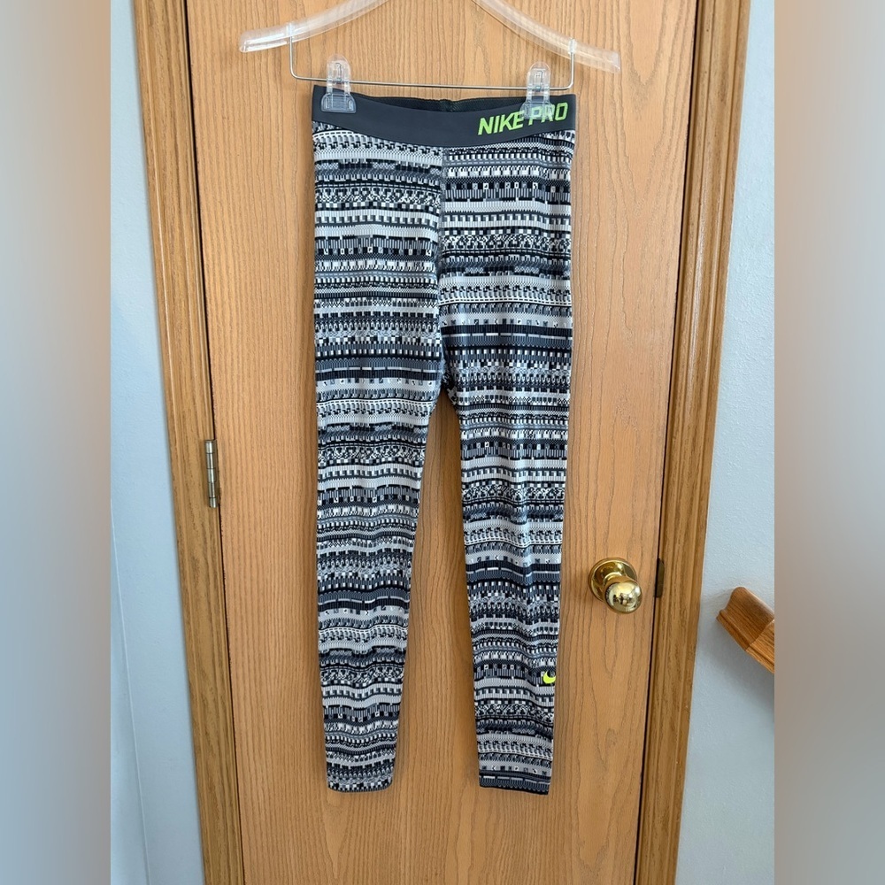 NIKE Pro Hyperwarm 8 Bit Dri-Fit Black Grey Green Full Length Leggings Size S